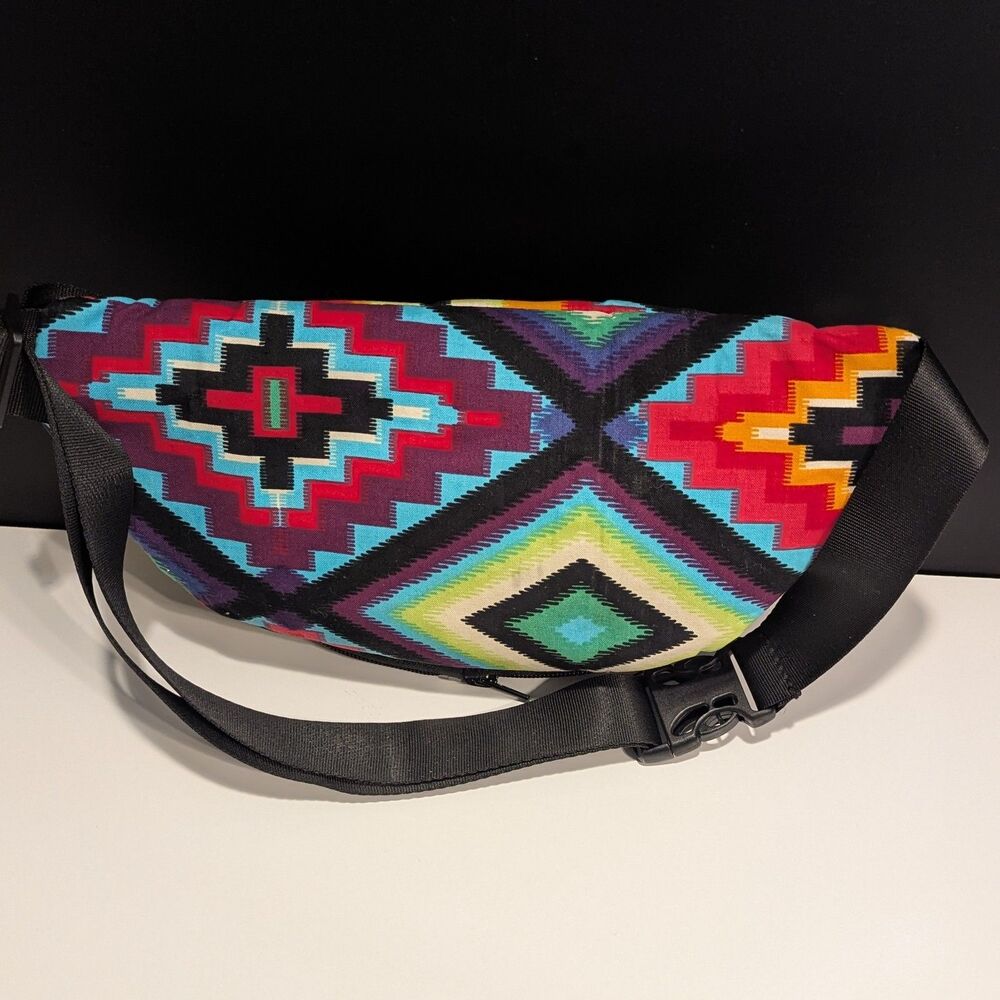 JammyPack Mobile Speaker Fanny Pack Travel Bag Retro 90's Geometric Pattern - Picture 2 of 16